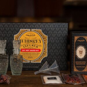 DIY Whiskey Infused Hot Sauce Gaveæske - Thoughtfully